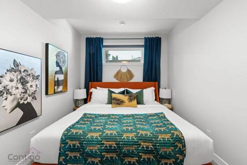 Jasper Place Apartamento | The Den, Centrally Located Suite, King Bed, WiFi!