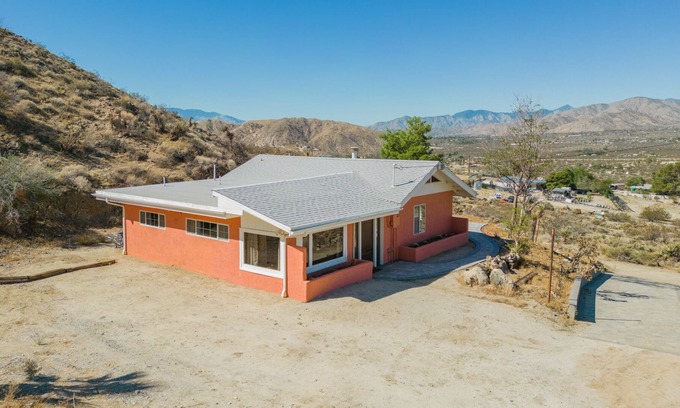 Morongo Valley Cabina | The Desert Lookout - Amazing Views - Private hike - Central