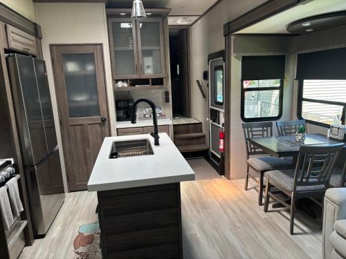McDonough Otro | The DeVitos Keys Ferry RV