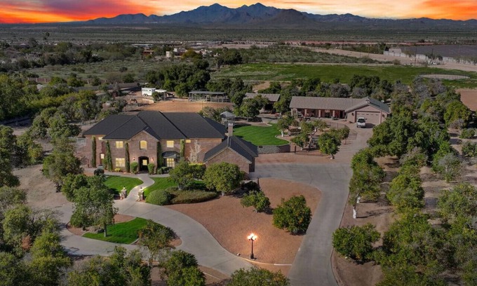 Mesa Casa | The Diamond B Horse Ranch!
