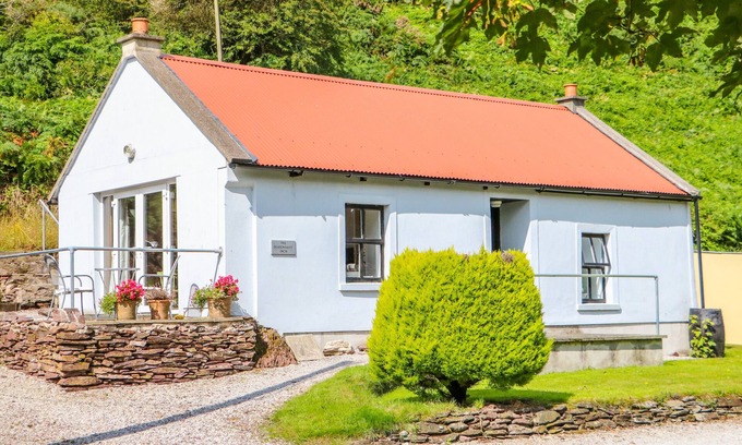 Killeagh Cabaña | THE DISPENSARY, pet friendly, with a garden in Killeagh, County Cork
