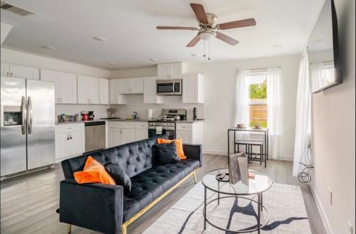 Northeast Houston Casa | The Divine 3 - Townhome with AC, WiFi in Beautiful Houston