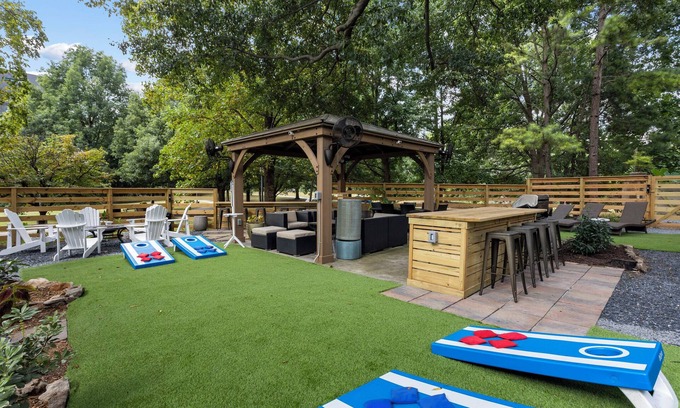 Old Fourth Ward Apartamento | The Dobbs Atlanta Beltline 3BR/2BA | Gazebo | Cornhole | 1 Mile to Downtown
