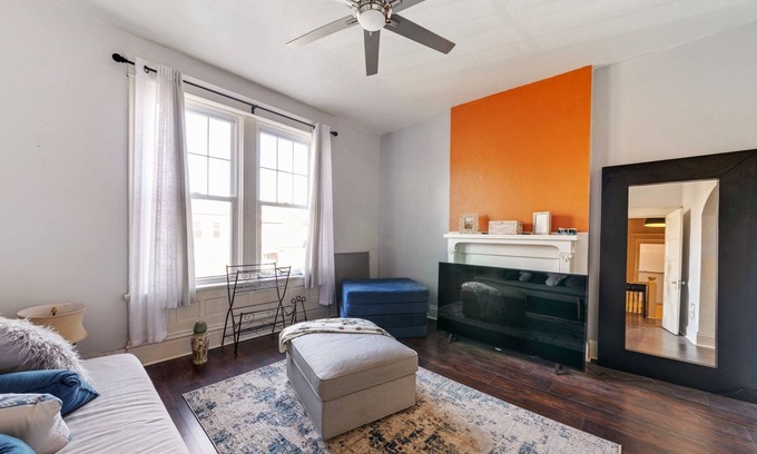 Tower Grove East Casa | The Dobbs Manor (3-Bedroom) by RedAwning
