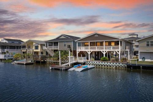North Myrtle Beach Casa | The Dock House-Private Dock-Two Blocks to Beach