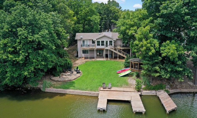 Bella Vista Casa | The Dock @ Loch Lomond: Lake - Hot Tub - Golf - Bike