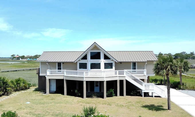 Saint Helena Island Casa | The Dockside Oasis: Newly Renovated 5 Bedroom Home, Scenic Marsh Views Sleeps 15