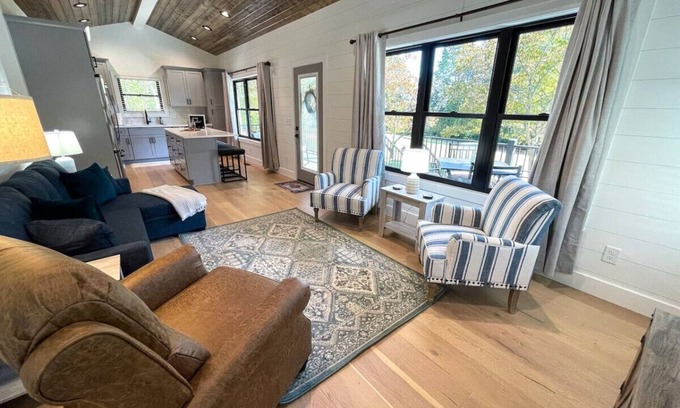 Franklin Casa | The Dogwood Cottage Franklin