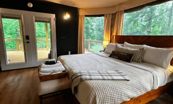 Mill Spring Alquiler De RV | The Dogwood - Glamping Tent at Wheat Creek Outpost