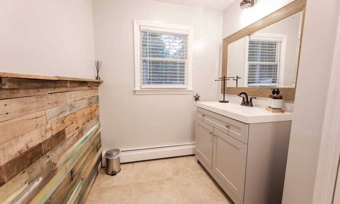 Miller Place Apartamento | The Dogwood Inn - an eclectic north shore retreat