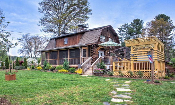 Valley Hill Casa | The Dogwood Meadow 2BR Log Cabin with Fire Pit, Waterfall, Large Yard