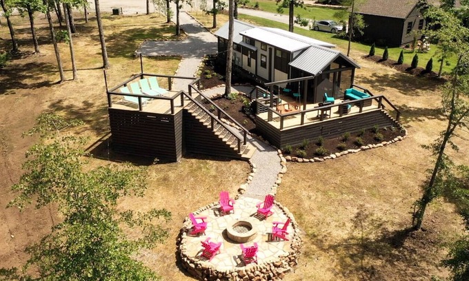 Tracy City Cabina | The Dolly House at The Retreat at Water's Edge