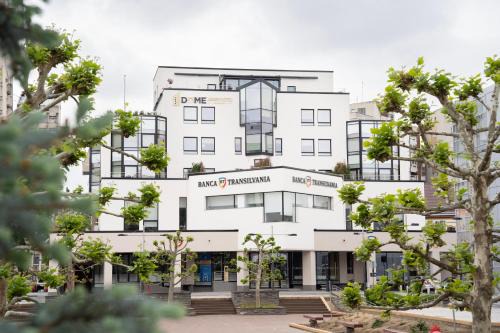 Satu Mare Apartamento | The Dome Aparthotel