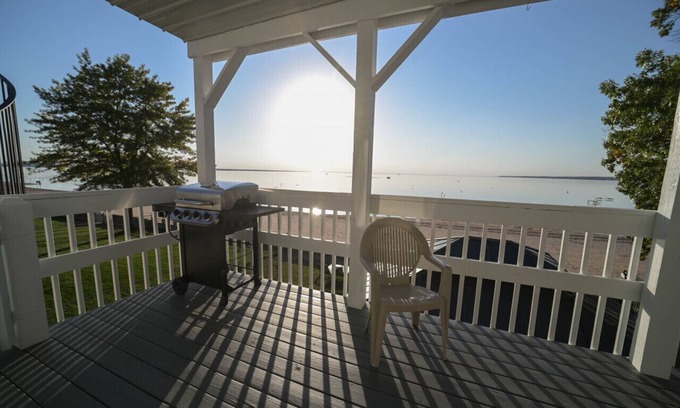 Sylvan Beach Condominio | "The Double Decker" Oneida Lake House - Condo 2 Internal name: Condo 2 - Sleeps 10