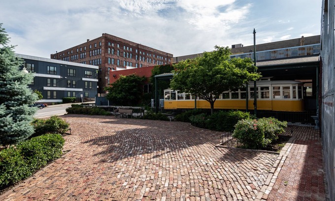 Downtown Omaha Casa | The Downtown Omaha Oasis- over 10,000 sq ft includes arcade & rooftop w/ hot tub
