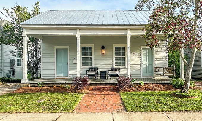 Seville Historic District Cabaña | The Downtown Two-Door Historic Cottage in beautiful Pensacola