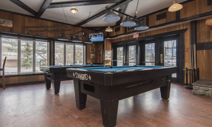 Canmore Hotel | The Drake Inn
