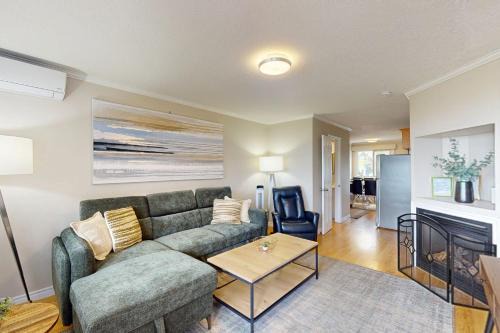 Wasaga Beach Casa | The Driftwood Deck