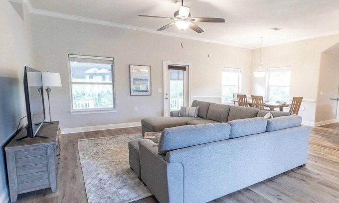 Gulf Breeze Casa | The Driftwood Retreat