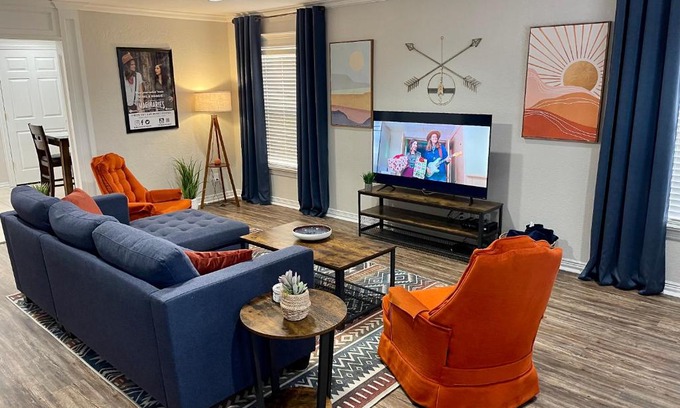 Chickasha Casa | The Drover House by USAO in Chickasha, Fenced Yard, King Bed, Smart TV, High Speed WIFI & Covered Parking