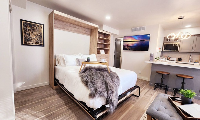Greenhills Apartamento | The Drummond Luxury Hotel