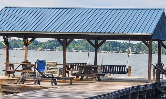 Elizabethtown Cabina | The Ducks Winter Nest @ White Lake NC
