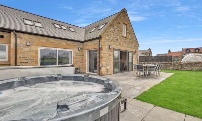 Bamburgh Casa | The Duke - North East Escapes