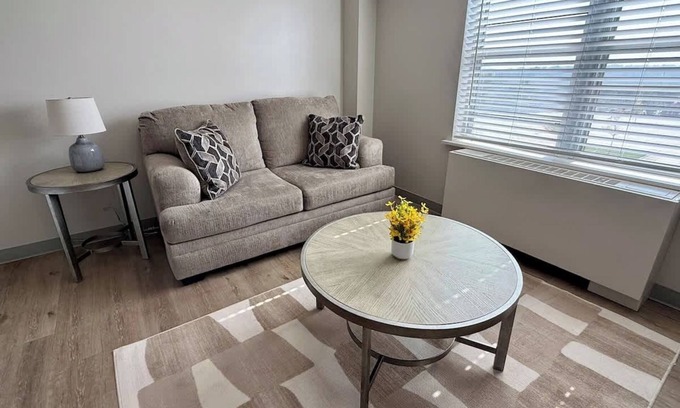 North Central Omaha Apartamento | The Dundee at Modern Heights