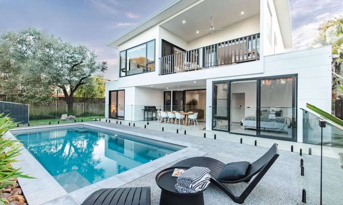 Agnes Water Casa | The Dūne - 4 BR w/ Private Pool - 100m to Beach