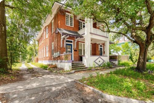 Urban Core Casa | The Duval Den Getaway 2BR near Stadium!