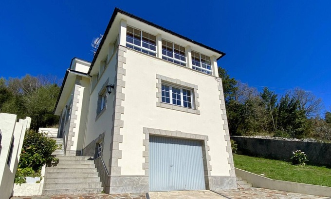Viveiro Casa | The Eagle's Nest-Sunny villa just 5 minutes to town and beach!