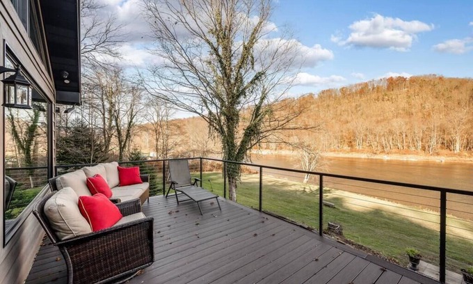 Turkey City Casa | The Eagles’ View Riverstone Retreat