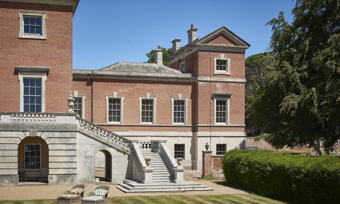 Aldborough Cabaña | The East Wing - a stunning wing in a Georgian house in Norfolk sleeping 14 guests