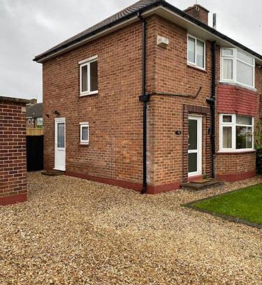 Grimsby Apartamento | The Edge in Scartho, with Parking for Vans