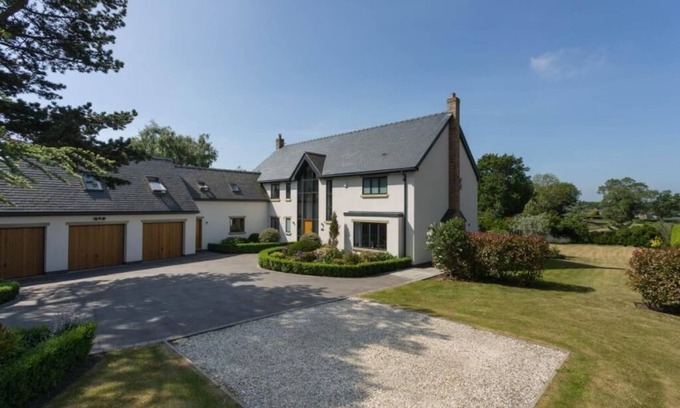 Easingwold Apartamento | The Edge. Modern loft apartment in Yorkshire market town.