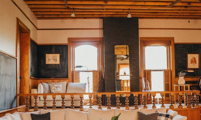 Galena Casa | The Edward - A Modern/Historic Luxury Escape