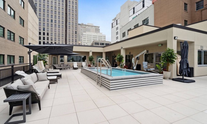 Central Business District Hotel | Perfect Group 6BD Unit! Walk to French Quarter & Superdome