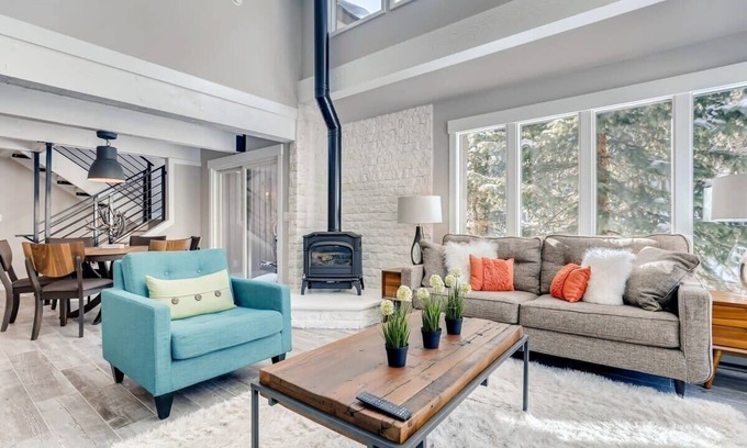 Warrior's Mark Cabina | The Elevated Inn At Breck / Hot Tub at Peak 9