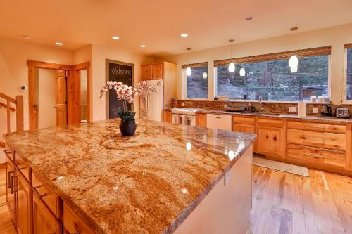Upper Kingsbury Casa | The Elevator House - Sleeps 10
