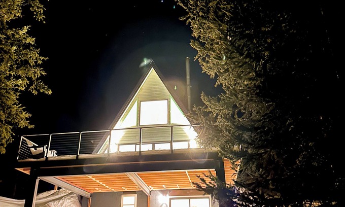 Valley of the Sun Cabina | Upscale A-Frame. Hot Tub. Dog Friendly. Elope. Close to Breckenridge