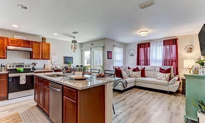 Southside Casa | The Elizabeth condo near Baymeadows w/ balcony