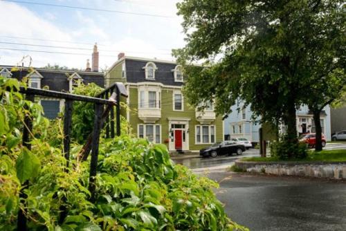 Downtown St. John's Casa | The Elizabeth Manor Guesthouse