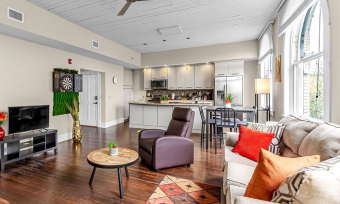 Downtown Greensboro Condominio | The Elm St Suite - Downtown Condo
