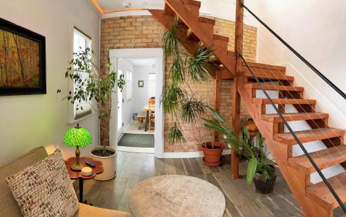 Sugar House Casa | The Elm Tree Cottage in the Sugarhouse District