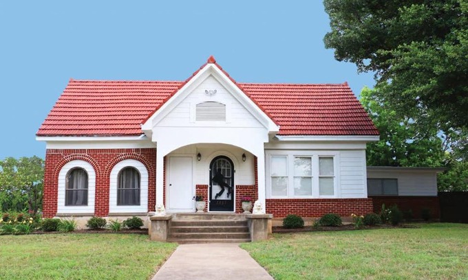 Dean Highland Casa | The Elvis House