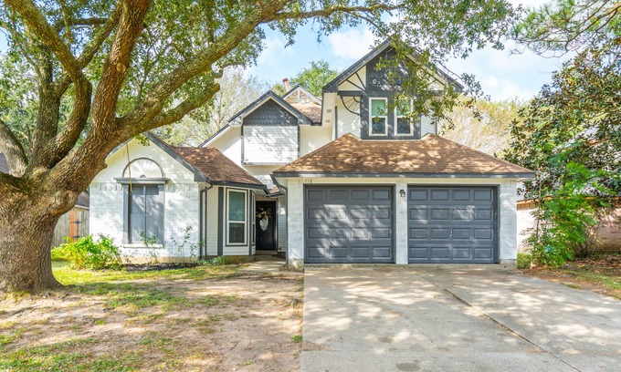 Friendswood Casa | The Emerald Cottage, Friendswood Texas
