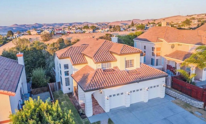 Hercules Casa | The Emerald Gem