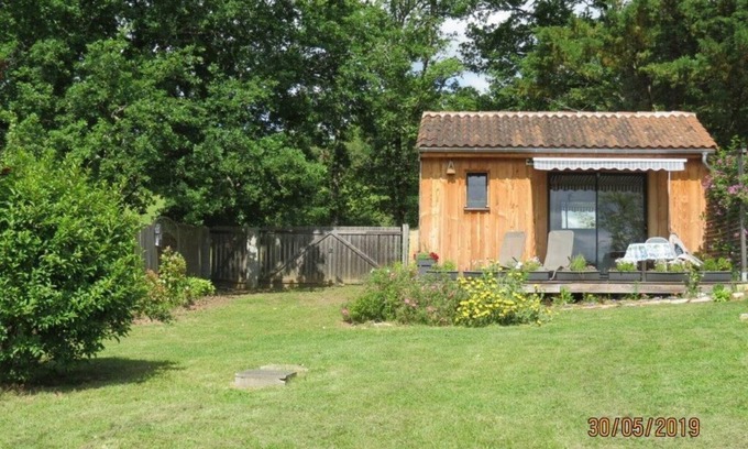 Saint-Leon-sur-Vezere Chalet De Esquí | La madera ecológica Ensoleillade Petit Chalet de 19m2 vistas al jardín.