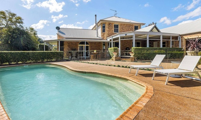 Bobs Farm Casa | The Entertainer's Estate with Pool