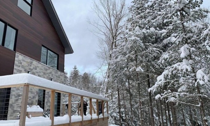 Lac Beauport Casa | The Escape - At the Water's'Edge